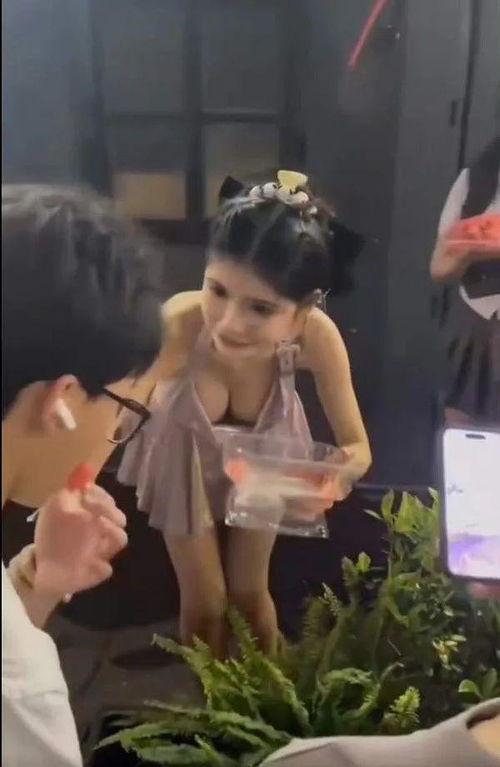 吃网红黑瓜视频大全集