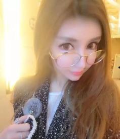 吃瓜网红的模特男友是谁,吃瓜网红的神秘模特男友身份揭秘