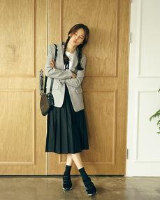 潍坊老头网红穿女装吃瓜,引发网友热议