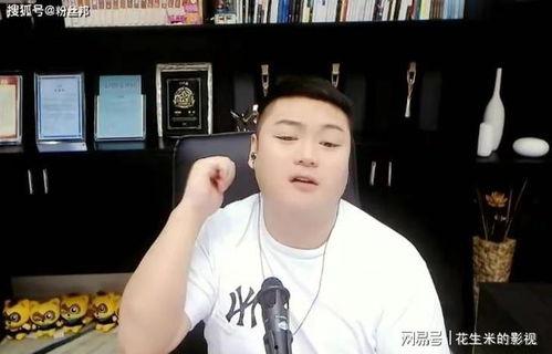 吃瓜三个男网红,揭秘网红男团吃瓜背后的故事与魅力”