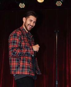 吃瓜网红男博主视频,网红男博主吃瓜视频幕后故事大曝光