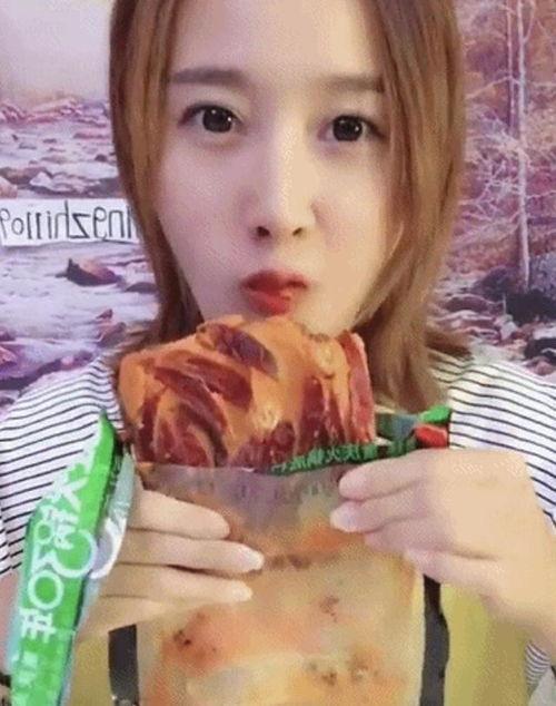 吃瓜网红的视频,揭秘网红吃瓜视频背后的真相与笑料