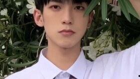 抖音精神小伙男网红吃瓜,精神小伙抖音网红大揭秘！”